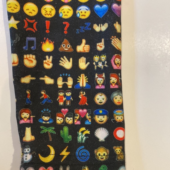 EMOJI KIDS LEGGINGS WITH MANY EMOJIS FOR A 6-7 YEAR OLD - Picture 11 of 12